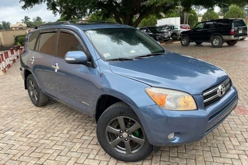 Thumbnail 2 of 2007 Toyota RAV4 LE